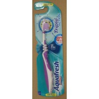 Зубная щетка Aquafresh Triple Action Фиолетовая 126